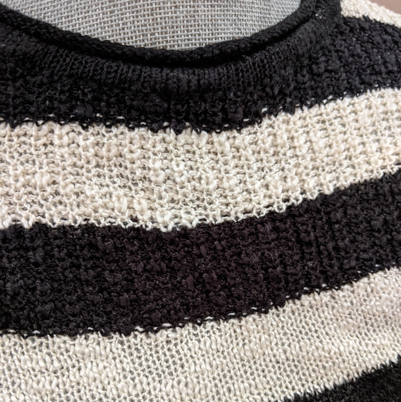 Black and White Striped Shirt – Forever 21 - Picture 3 of 3